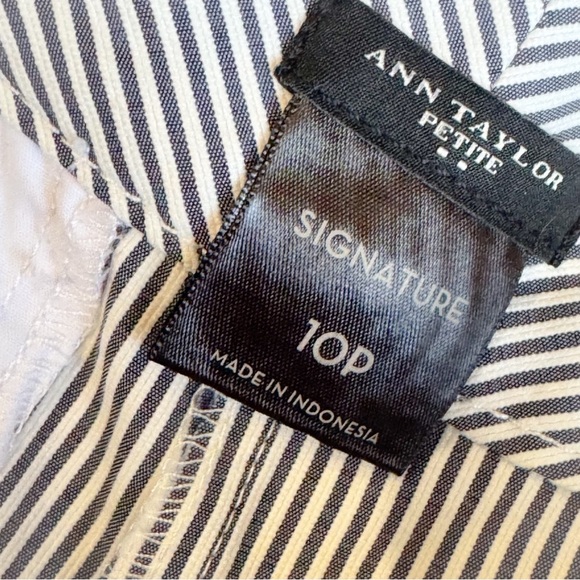 Ann Taylor gray white striped signature shorts ❤️ - Picture 5 of 7